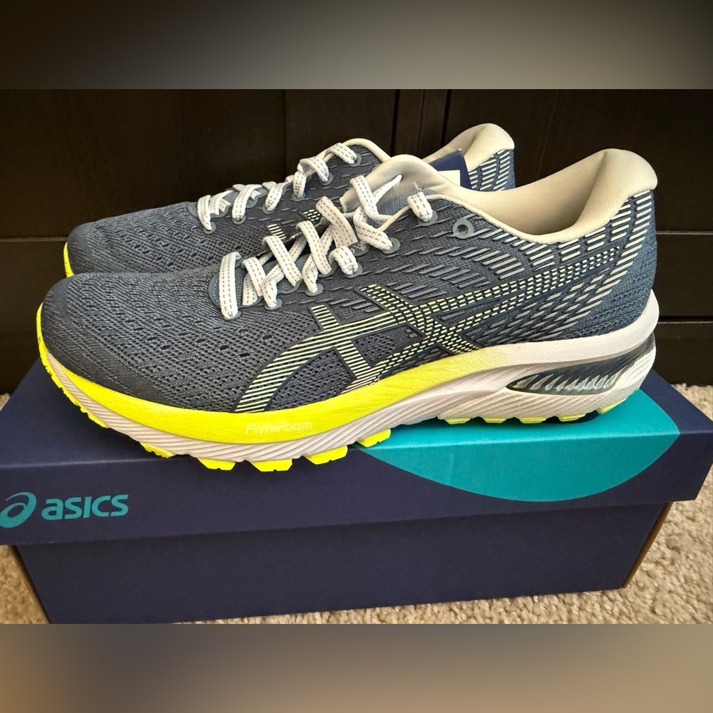 NWT Asics Women’s Gel Cumulus 22 size 7.5